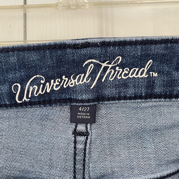 Universal Thread Mid Rise Shorts - Picture 5 of 6